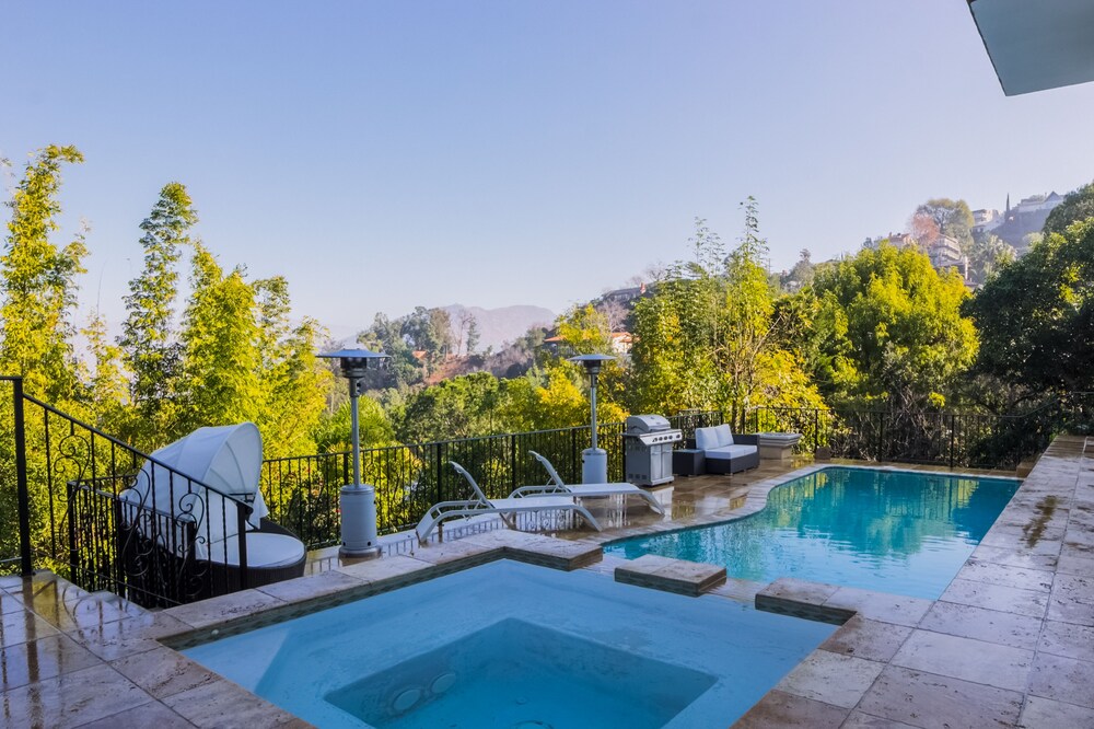 Breathtaking SpanishVilla HollywoodHills - photo 16