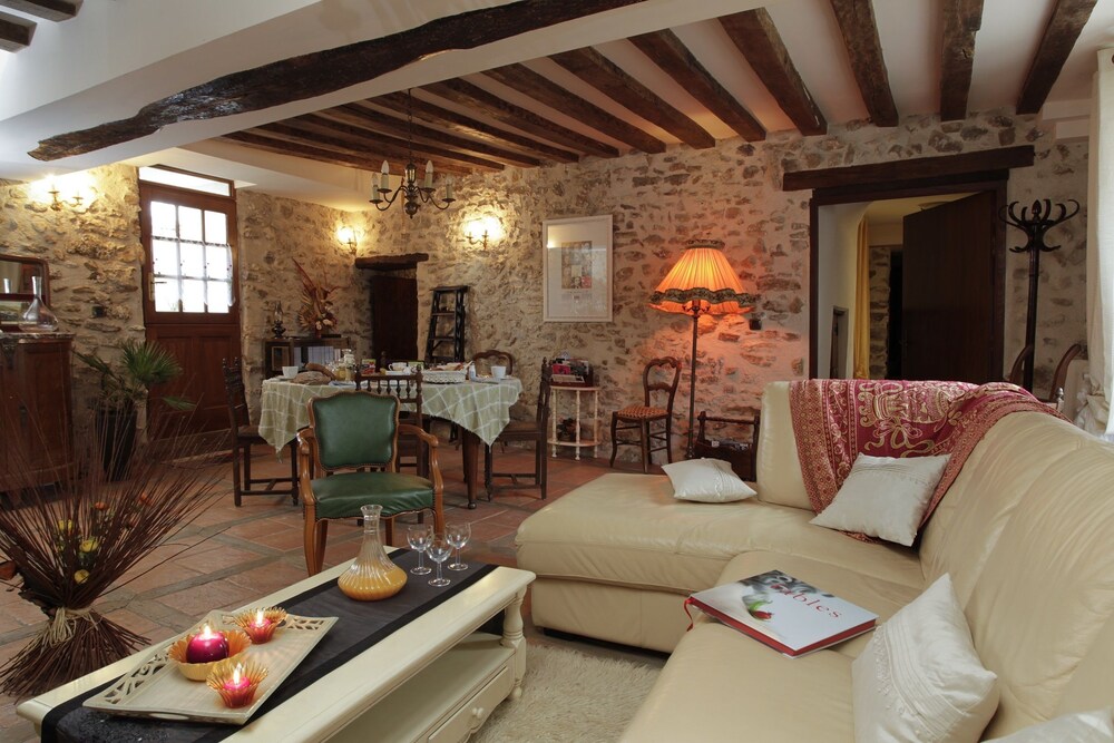 Ferme Historique Jean de la Fontaine — 4-Star Luxury Hotel in Chierry, France