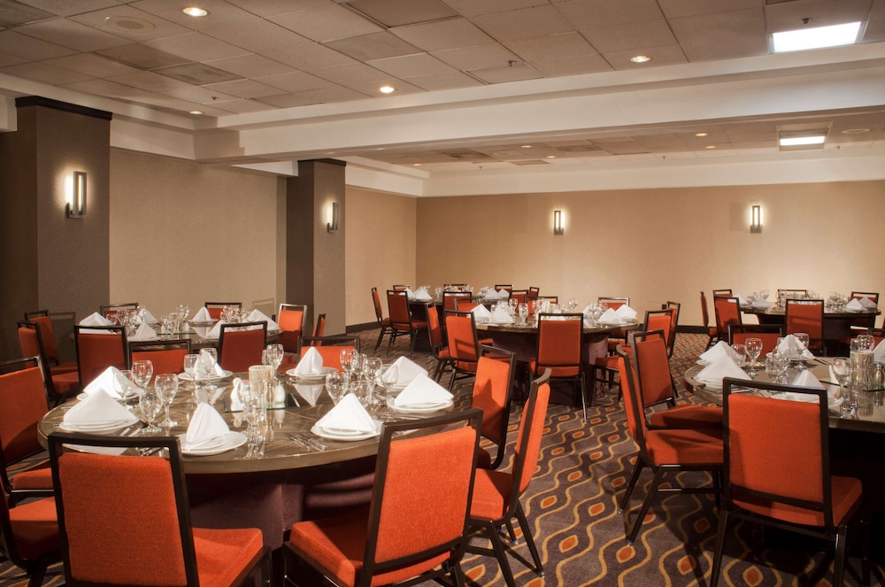 Embassy Suites by Hilton Austin Arboretum - photo 32
