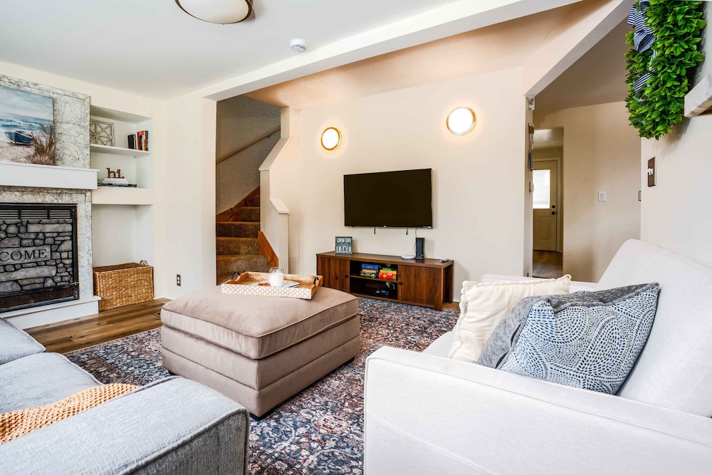 Crimson Cottage — 4-Star Luxury Hotel in Lake Geneva, United States