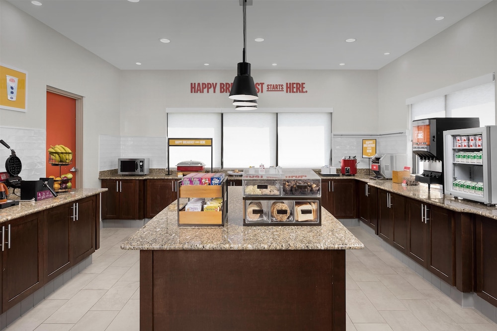 Hampton Inn Fayetteville Fort Bragg - photo 23