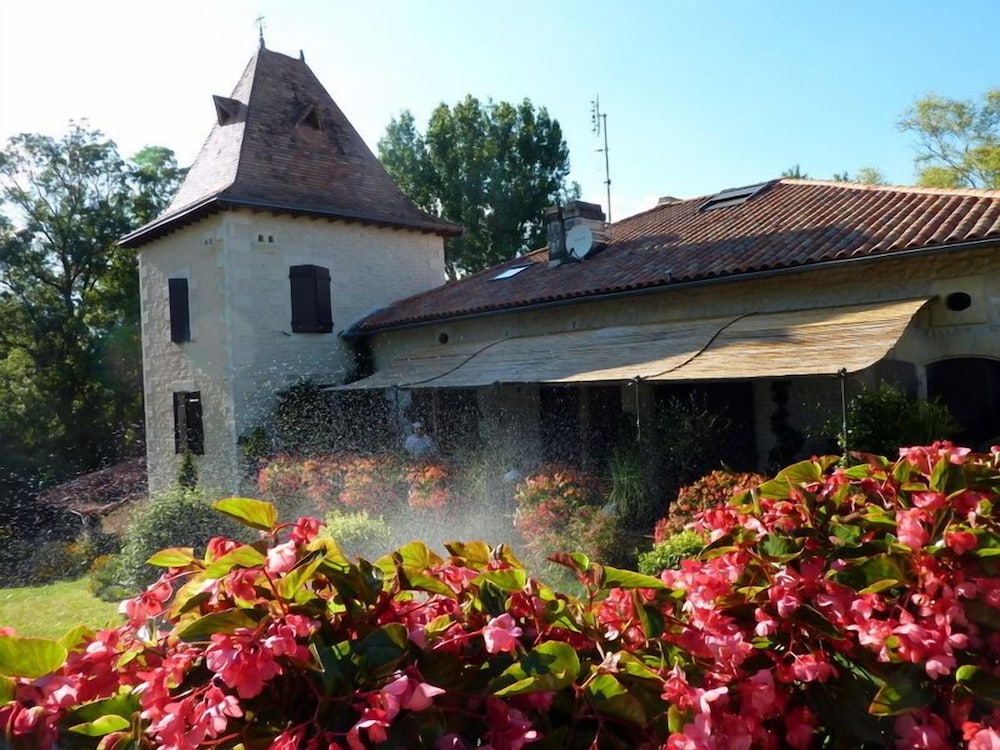 Moulin Rouhaud - carbon neutral hotel in Chalais