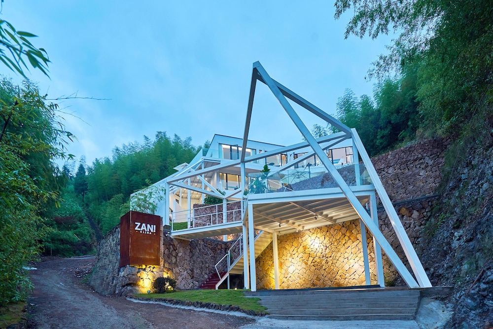 Mogan Mountain ZAN Olina Resort Villa — 4-Star Luxury Hotel in Huzhou, People's Republic of China