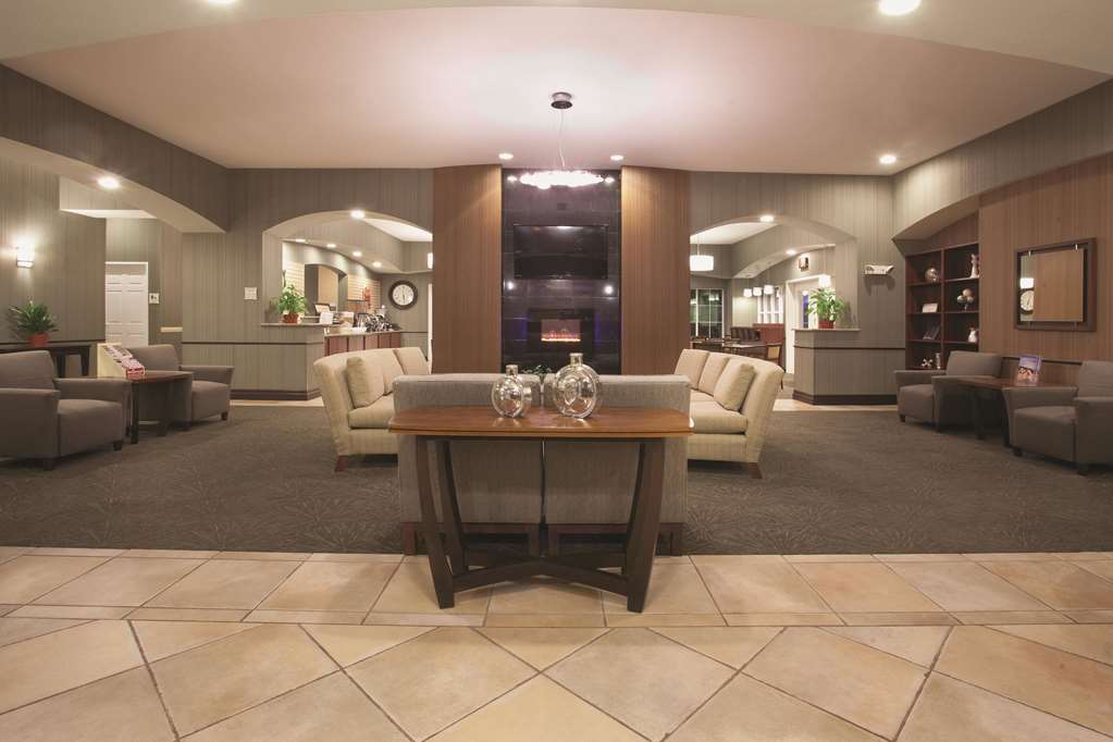 La Quinta Inn & Suites by Wyndham Albuquerque Midtown - photo 8