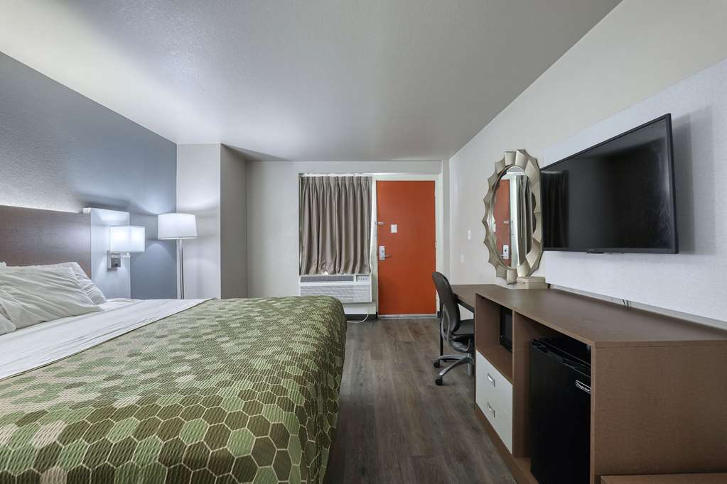 Econo Lodge Neenah - photo 23