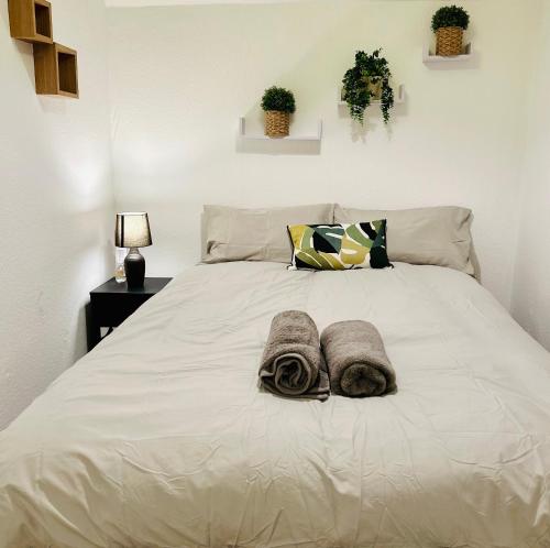 3 Bed House in Reading — Reading — photo 4