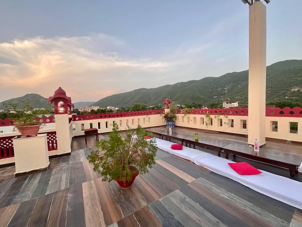 Hotel Golden Bird Pushkar - carbon neutral hotel in Pushkar