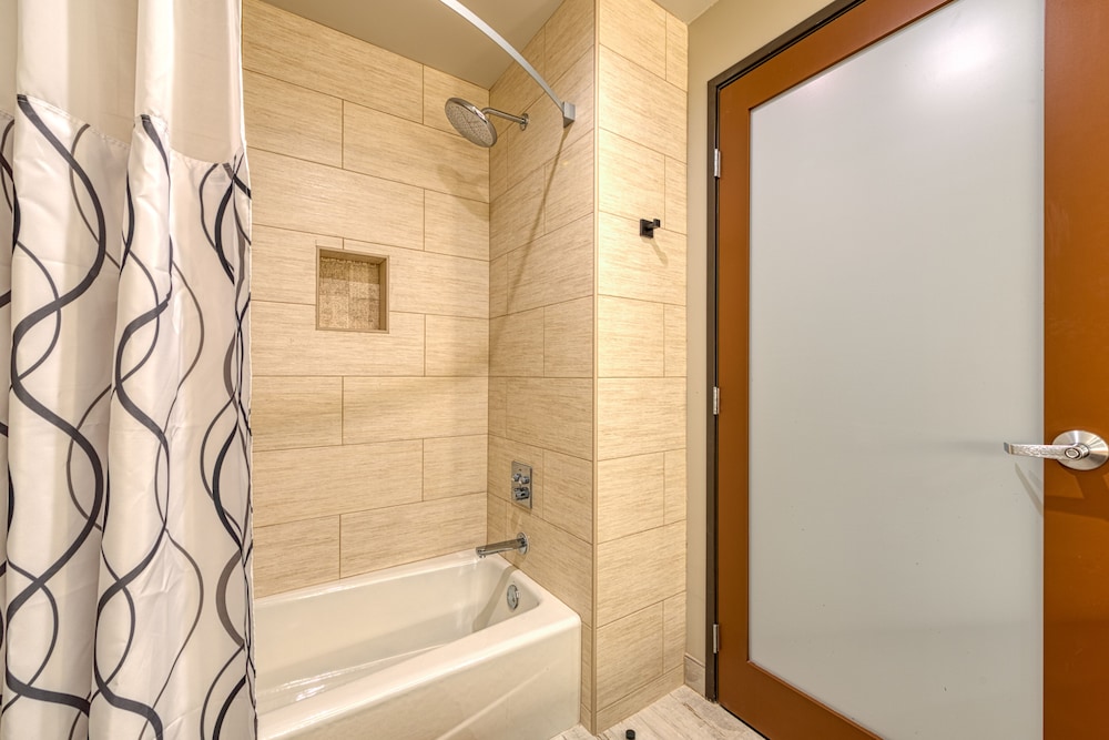 Hotel Lexen Newhall - photo 46