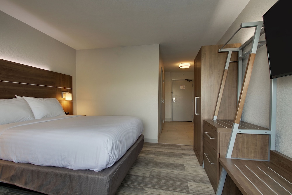 Holiday Inn Express & Suites Wapakoneta by IHG - photo 22