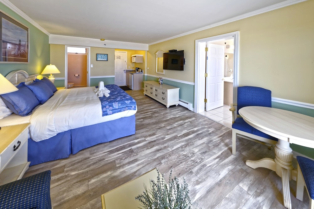 Drifting Sands Oceanfront Hotel - photo 4