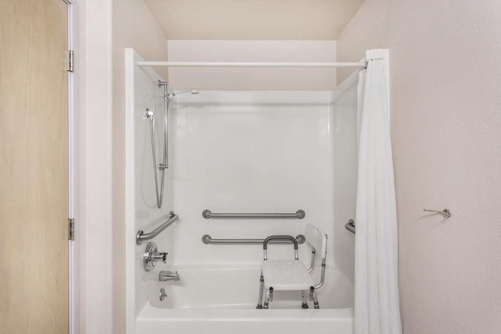 Super 8 by Wyndham Hamilton - photo 4