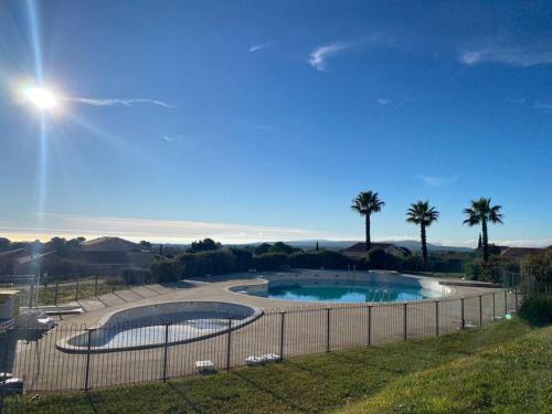 Duplex 6 Pers Proche Circuit Paul Ricard Le Castellet Avec Piscine — Signes