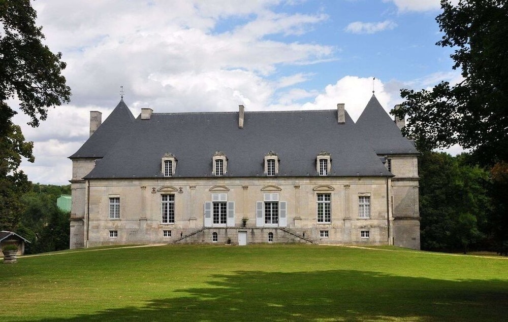 Presque Au Chateau — hotel in Nuits-Saint-Georges
