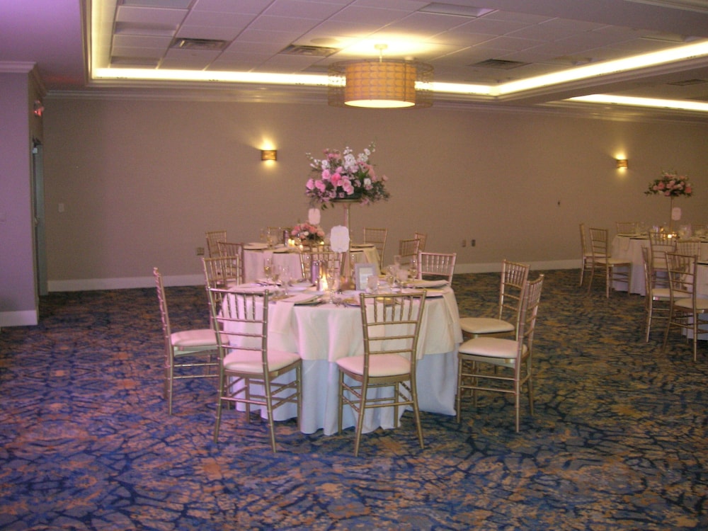 Crowne Plaza Suites Pittsburgh South by IHG - photo 61