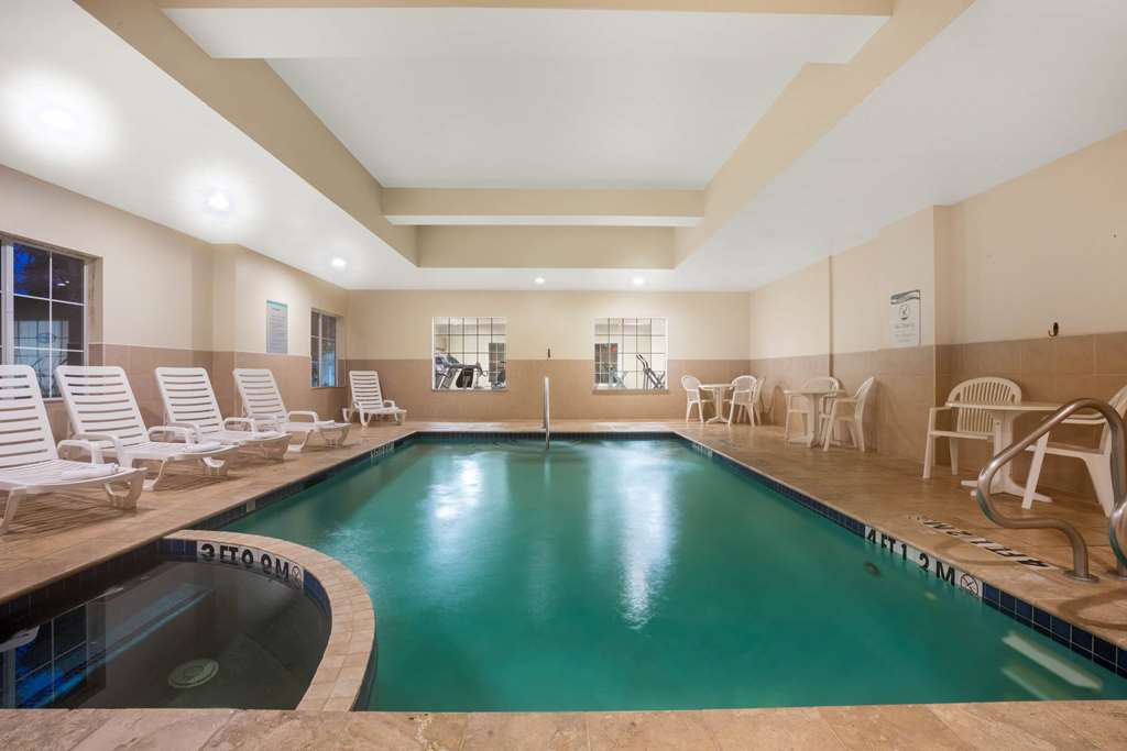 La Quinta Inn & Suites by Wyndham Houston Magnolia - photo 9