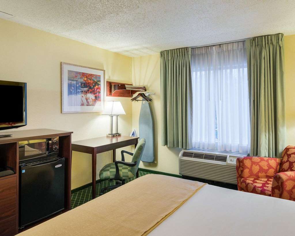 Quality Inn Newark Wilmington - photo 14