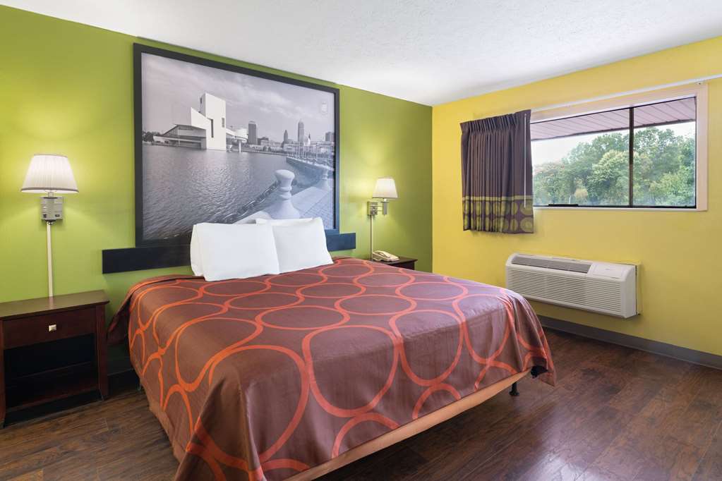Super 8 by Wyndham Youngstown Girard - photo 9