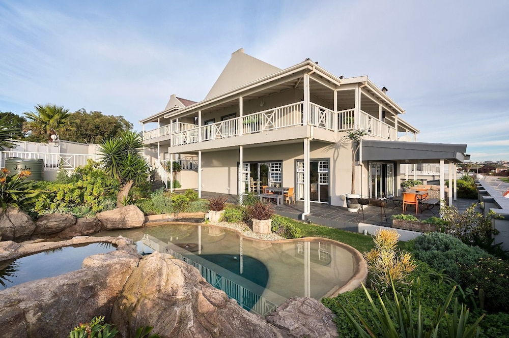 Sir Roys at the sea — 4-Star Luxury Hotel in Port Elizabeth, South Africa