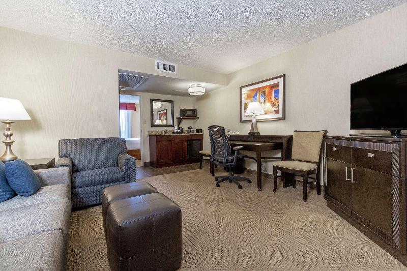 Embassy Suites by Hilton Kansas City Plaza - photo 29