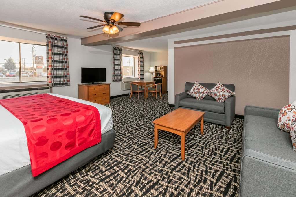 Ramada by Wyndham Oklahoma City Airport North - photo 11