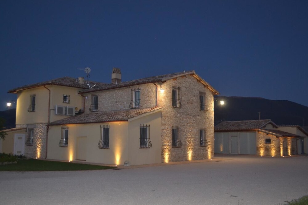 Il casale di famiglia — 4-Star Luxury Hotel in Montefalco, Italy
