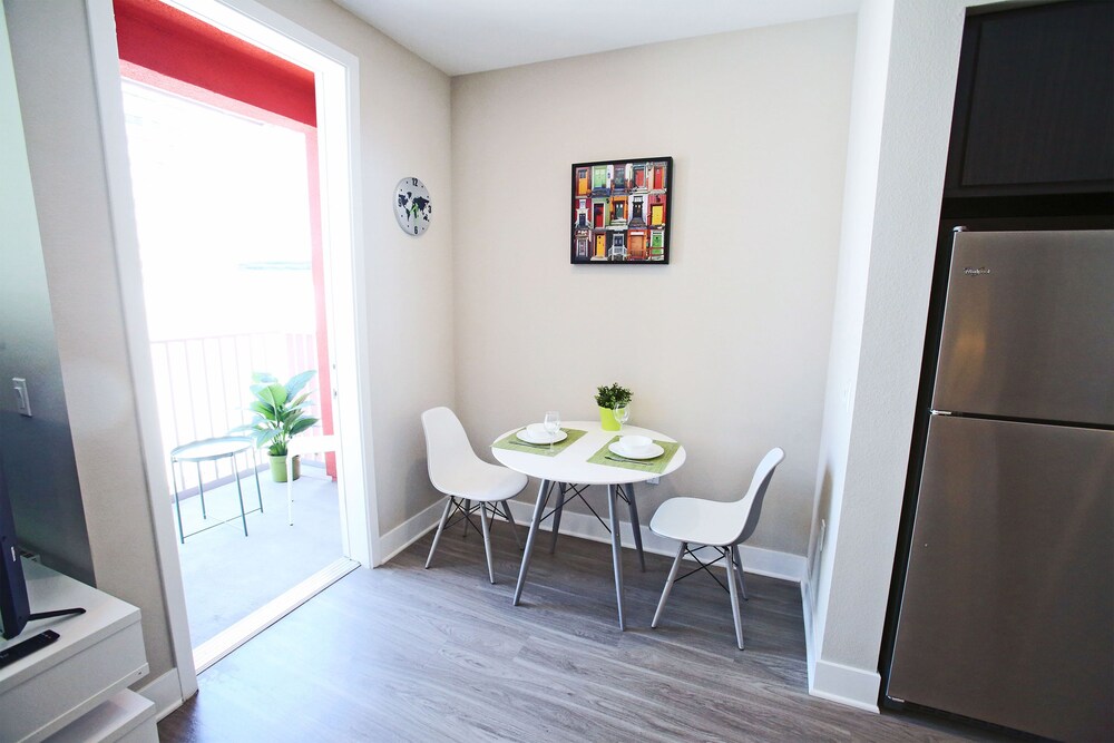 Downtown Cosmopolitan Suites - photo 69