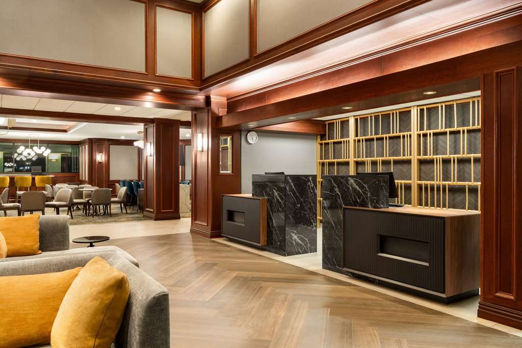 La Quinta Inn & Suites by Wyndham Madison American Center - photo 3