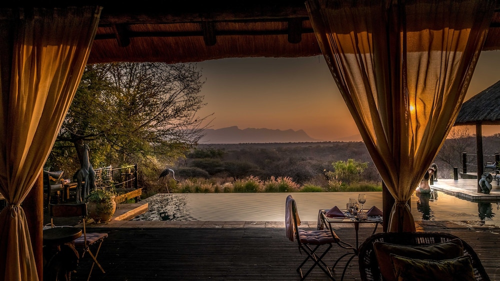 Khaya Ndlovu Safari Manor — 4-Star Luxury Hotel in Hoedspruit, South Africa
