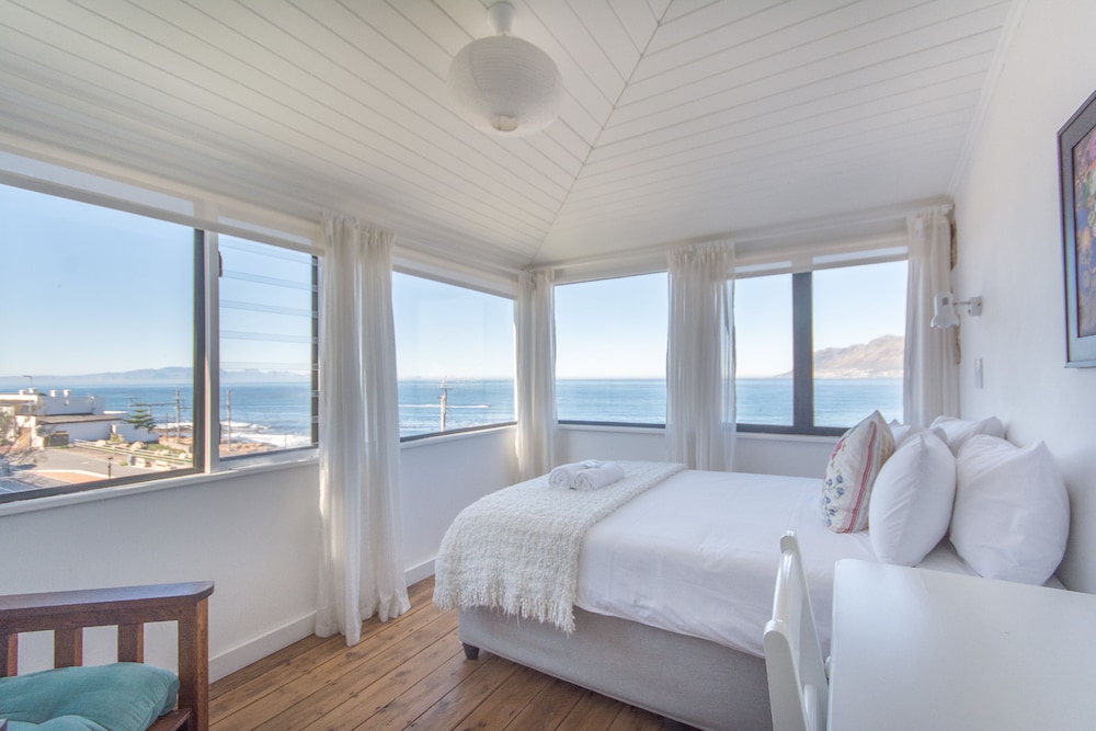 The Baytree Beach House — 4-Star Luxury Hotel in Cape Town, South Africa