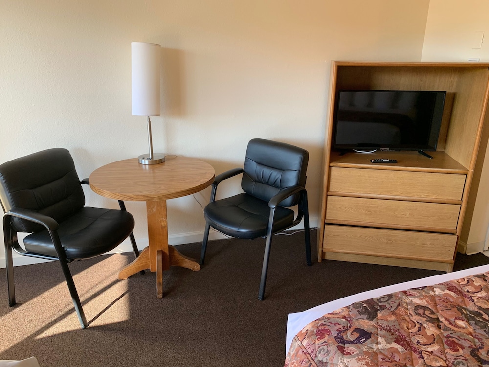 California Suites Hotel - photo 12
