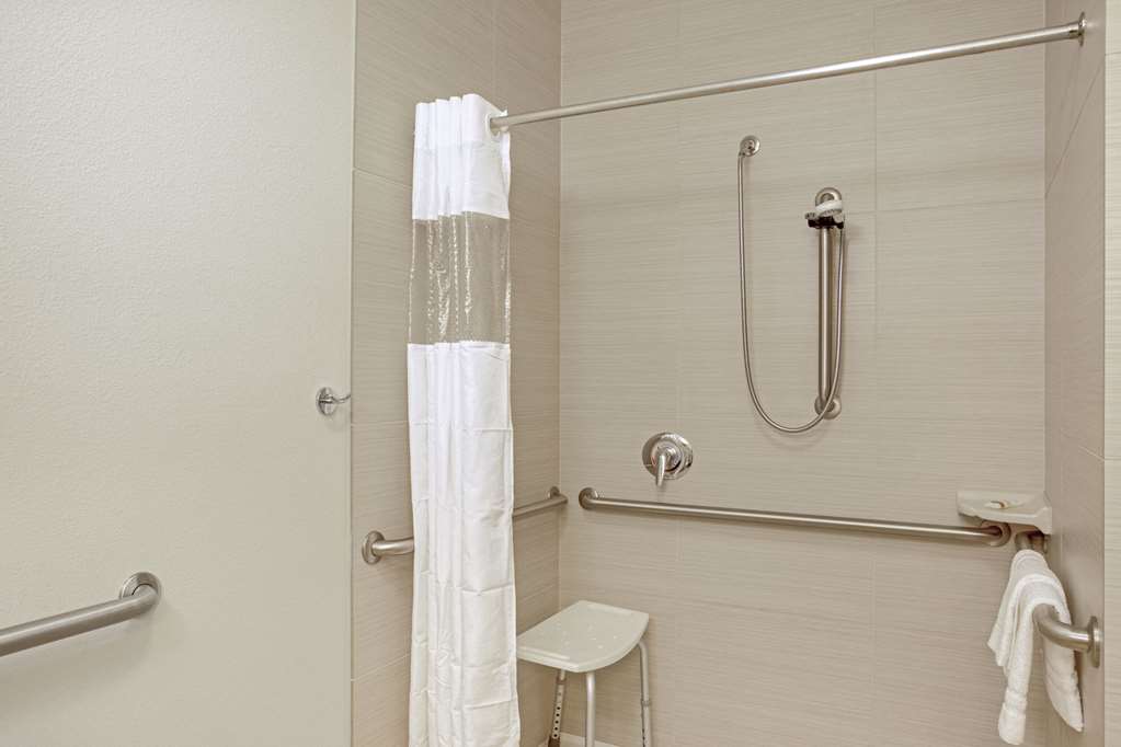 La Quinta Inn & Suites by Wyndham Grand Forks - photo 22
