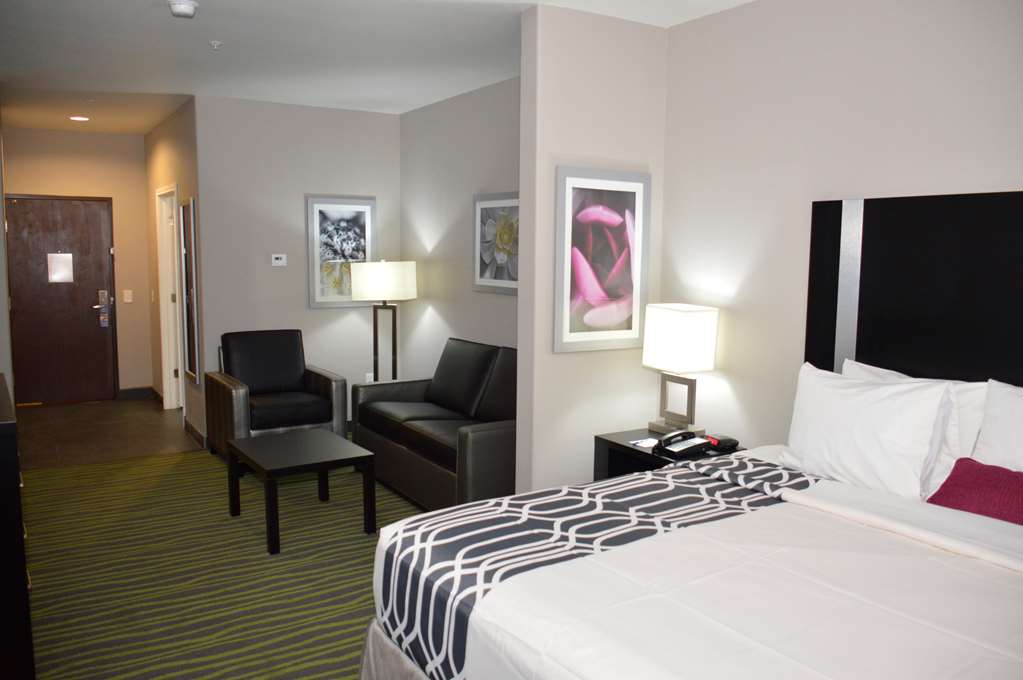 Best Western Plus Dilley Inn & Suites - photo 12