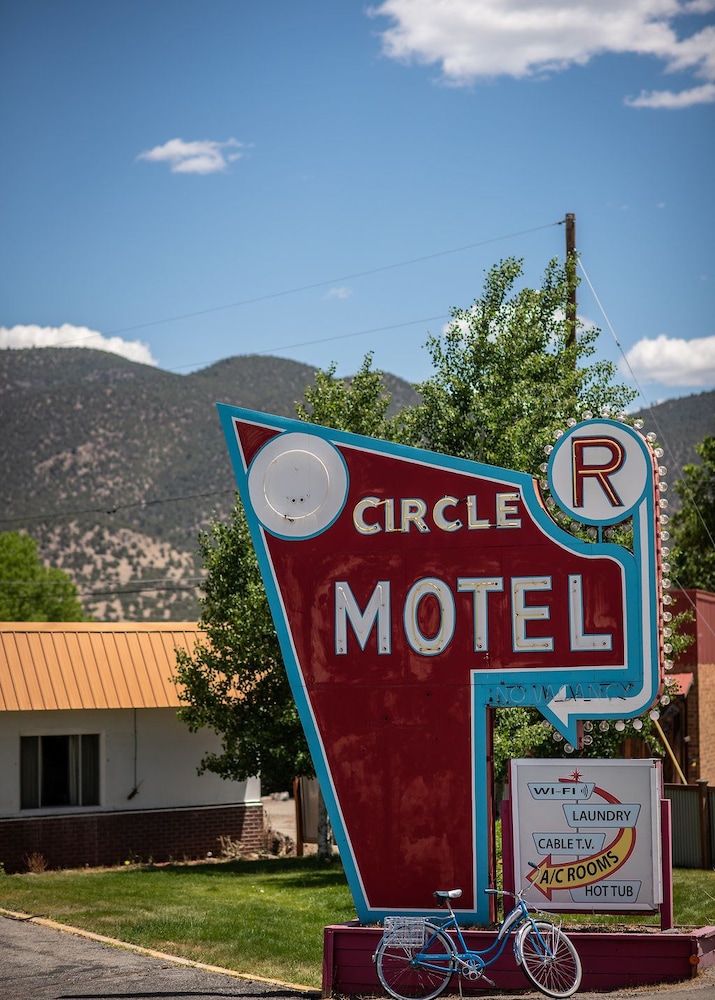 Circle R Motel - photo 45
