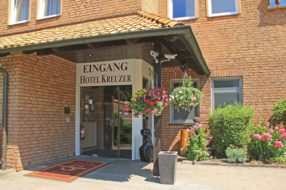 Hotel Kreuzer — hotel in Wedel