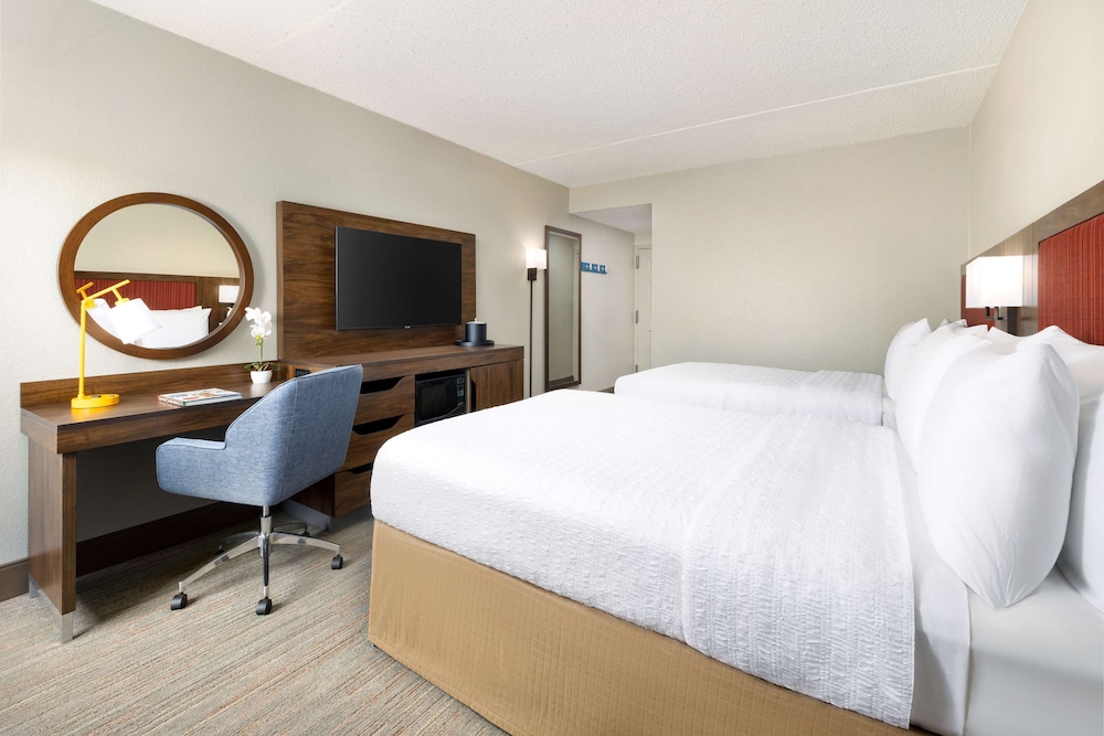 Hampton Inn Long Island Islandia - photo 9