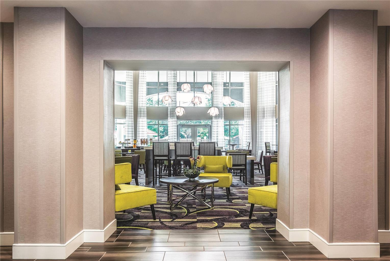 La Quinta Inn & Suites by Wyndham Atlanta Perimeter Medical - photo 9
