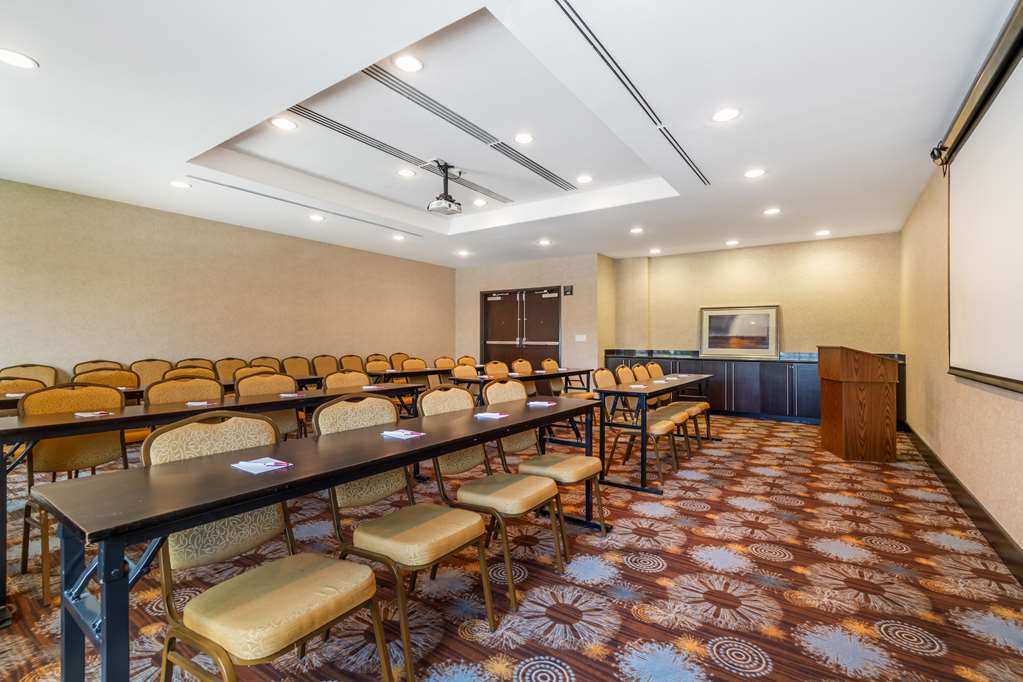 Best Western Plus Lytle Inn & Suites - photo 34
