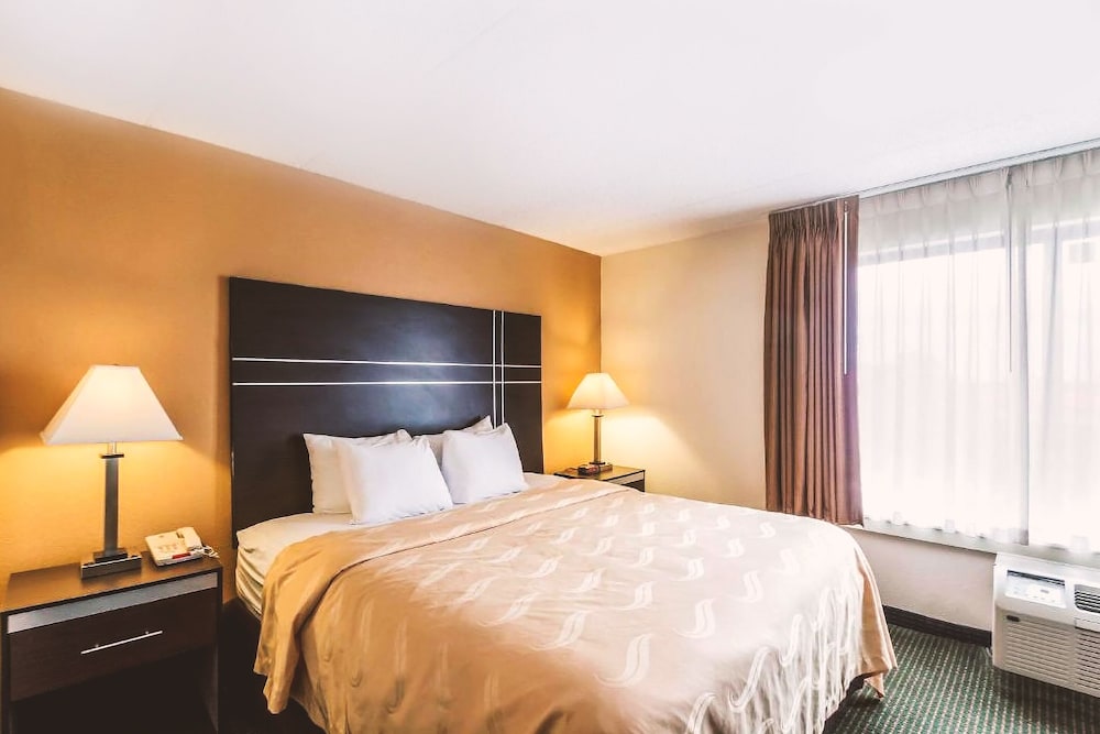 Norwood Inn & Suites Milwaukee - photo 9