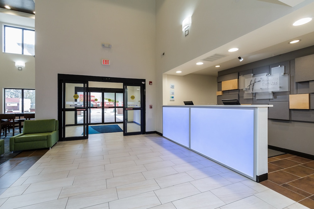 Holiday Inn Express Hotel & Suites South Bend by IHG - photo 93