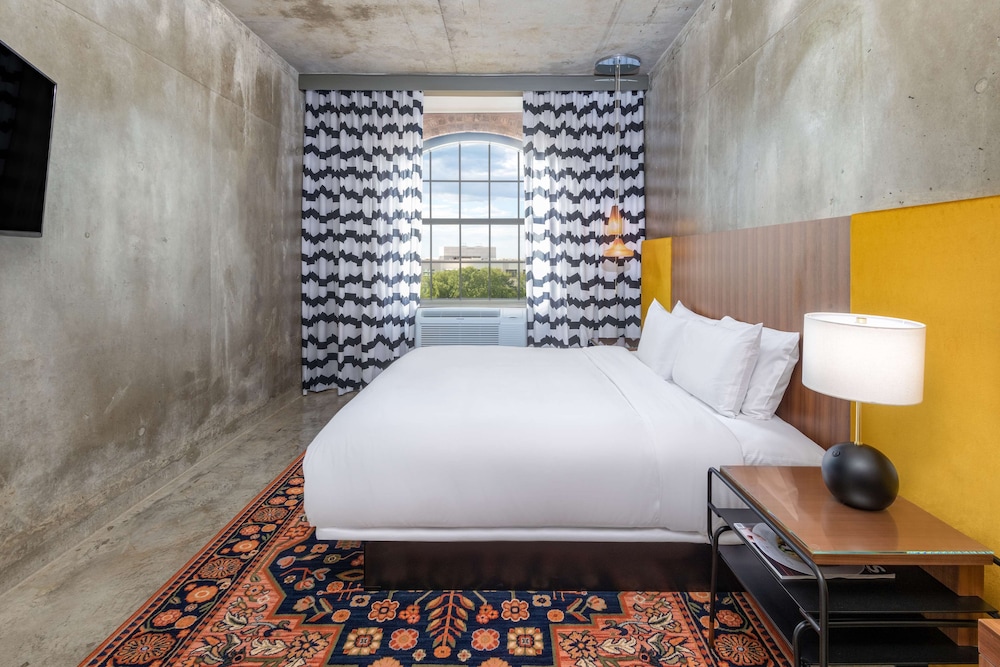 NYLO Las Colinas Hotel Tapestry Collection by Hilton in Irving, United States