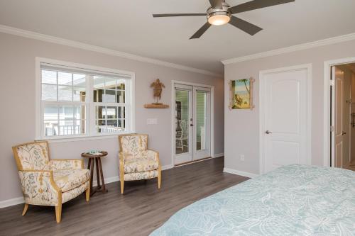 Mermaid Manor by Oak Island Accommodations - photo 23