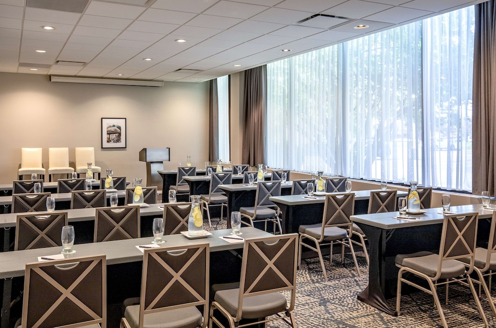 DoubleTree by Hilton Chicago North Shore Conference Center - photo 57
