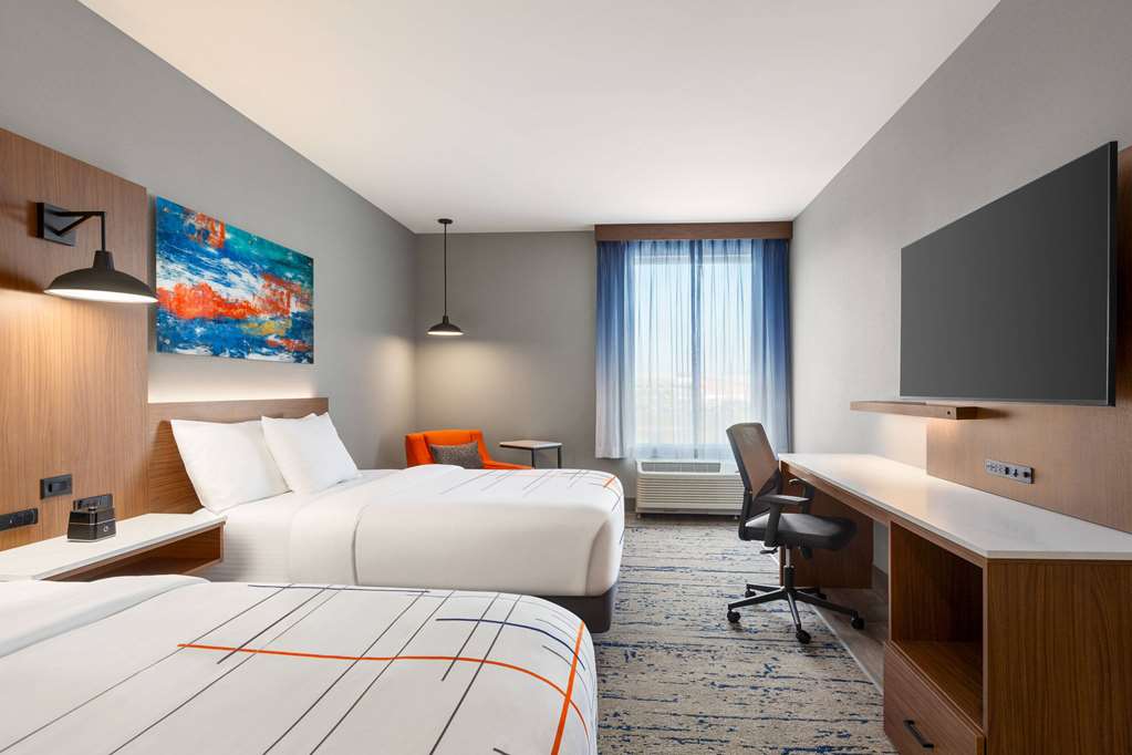La Quinta Inn & Suites by Wyndham Mount Laurel Moorestown - photo 36