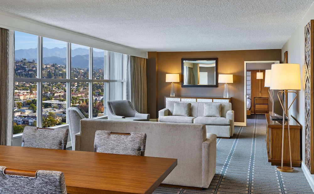 Hilton Los Angeles North Glendale & Executive Meeting Center - photo 12