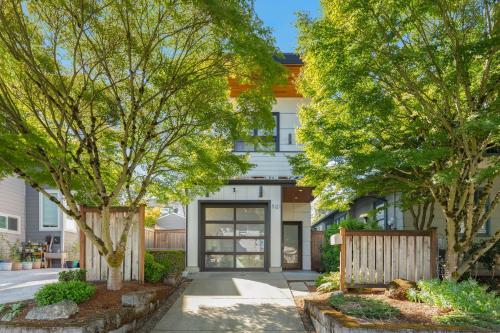 3BR 2.5BA The Orcas Parkside — 4-Star Luxury Hotel in Seattle, United States