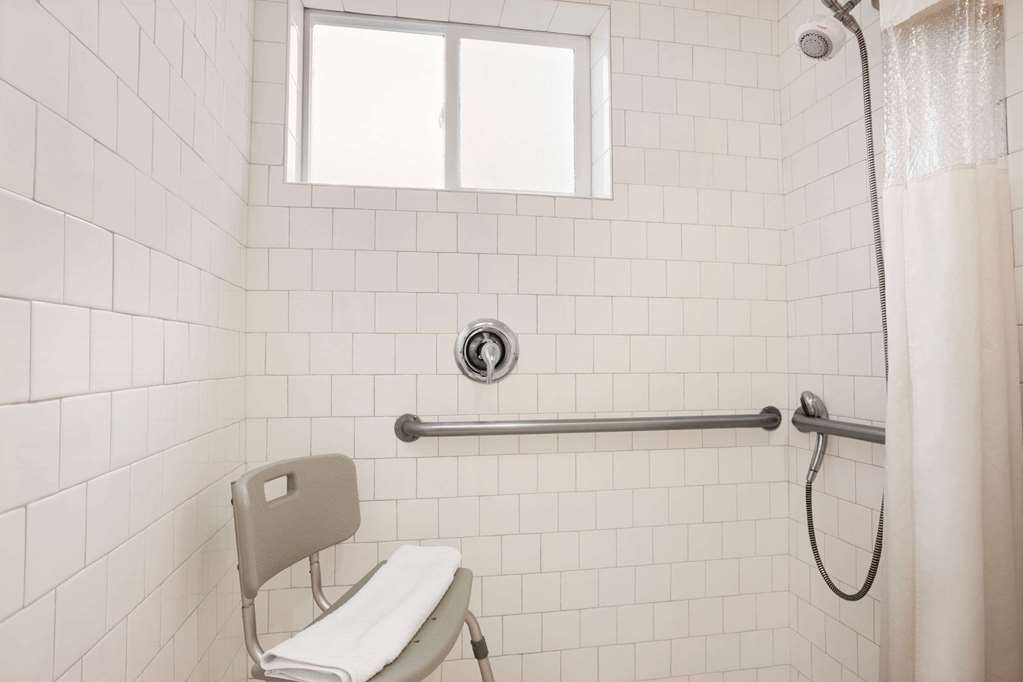 Travelodge by Wyndham Bakersfield - photo 12