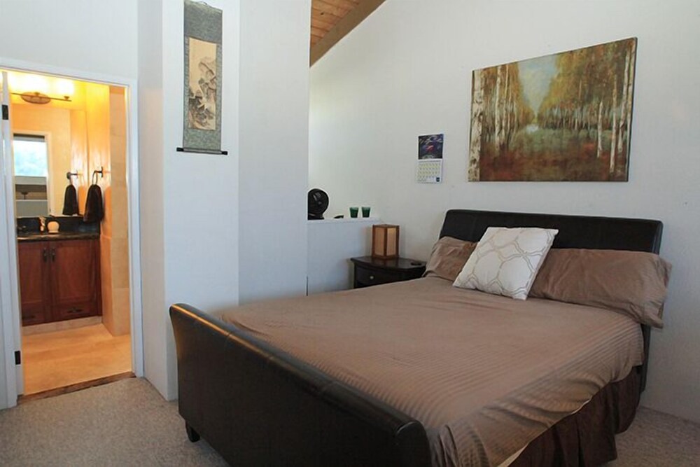 Kailua Bay Resort 3301 Two Bedroom Condo - photo 2