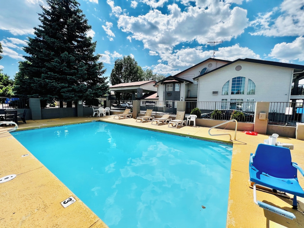 Days Inn & Suites by Wyndham Flagstaff Near University - photo 29