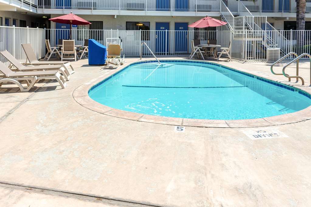 Motel6 Bakersfield CA Convention Center - photo 8