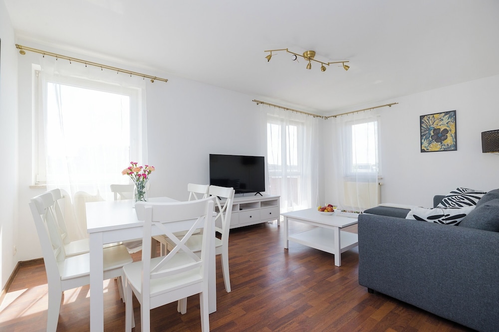 ShortStayPoland Tomcia Palucha B118 — 4-Star Luxury Hotel in Warsaw, Poland